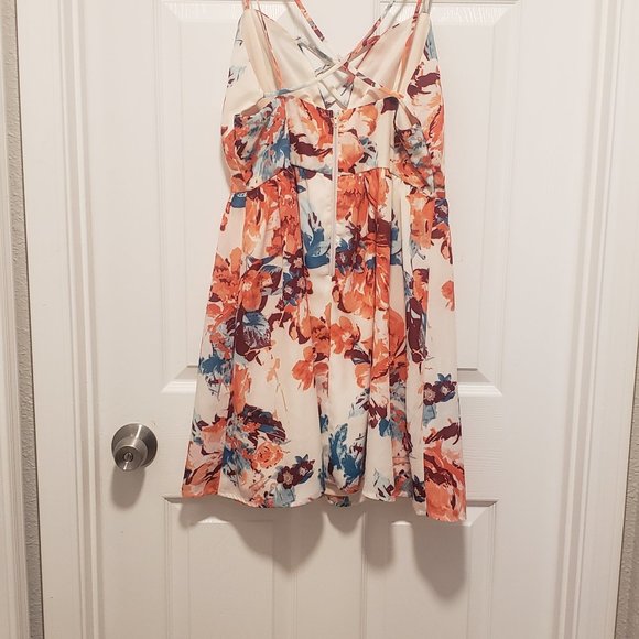 Adorable Charlotte Russe Dress - Picture 3 of 5